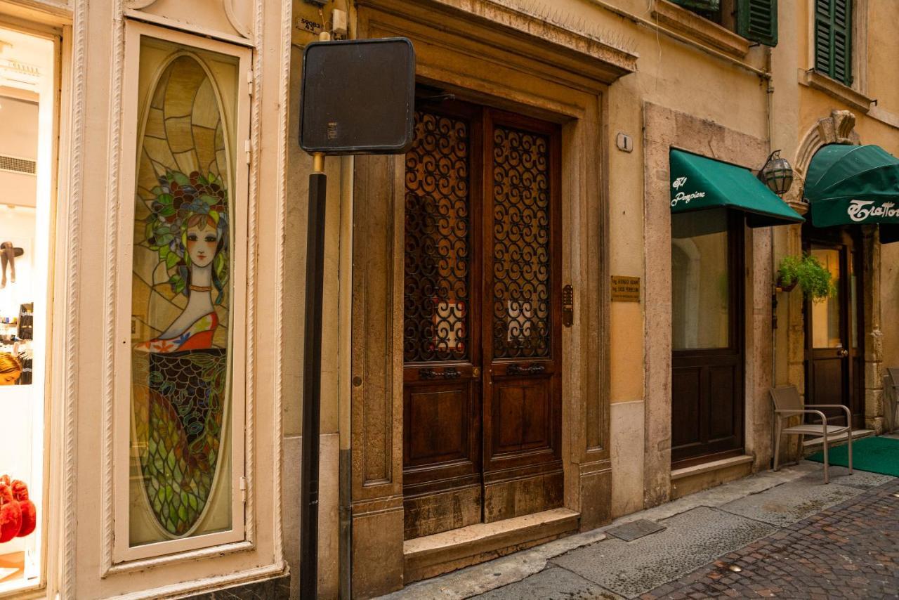 Domus Verona - Incantevole Residenza Difronte A Casa Giulietta Exterior photo
