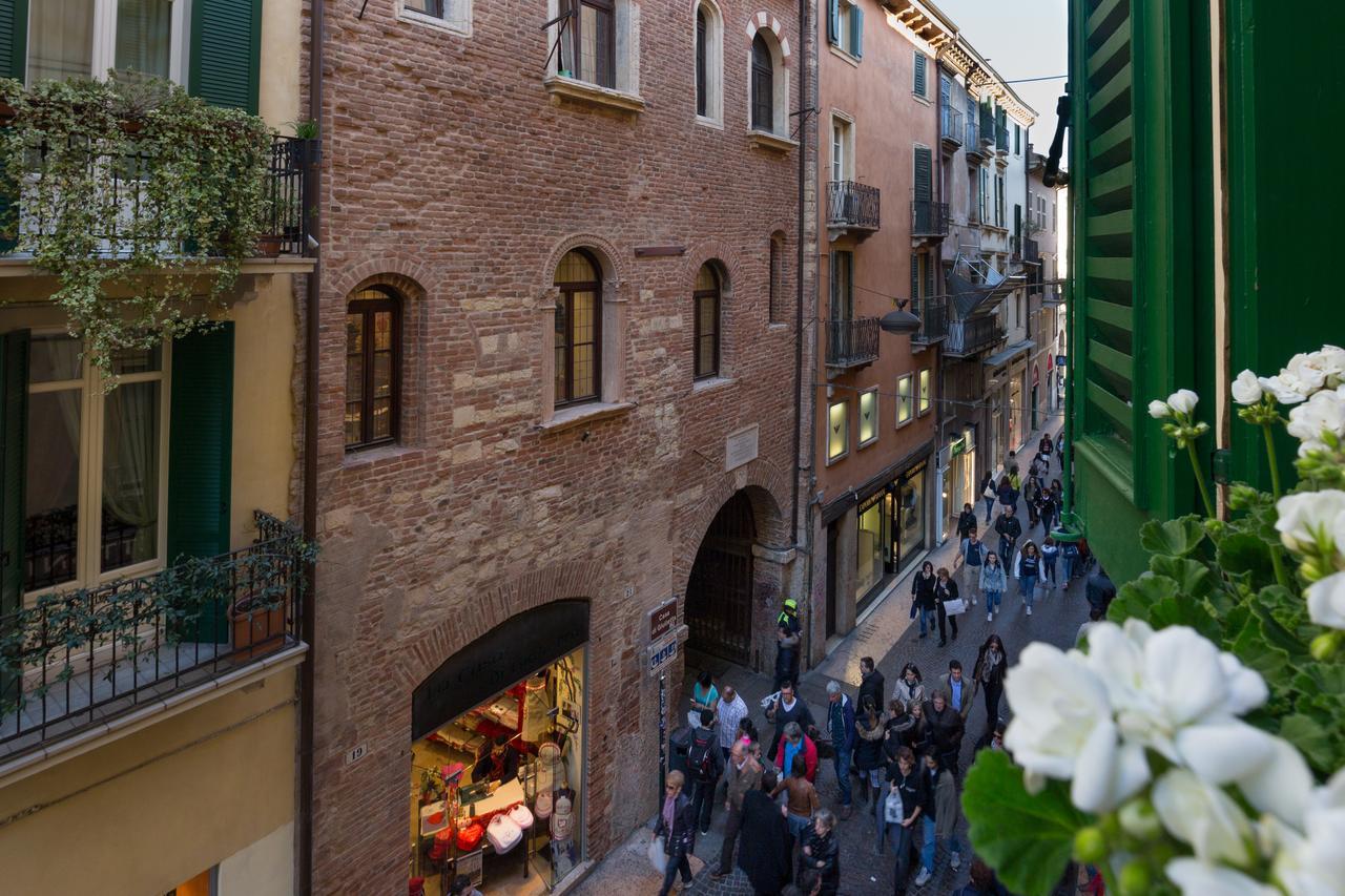 Domus Verona - Incantevole Residenza Difronte A Casa Giulietta Exterior photo